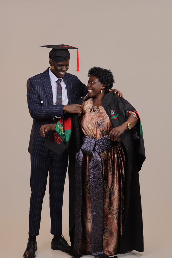 Kampalian1's tweet photo. Picture of the day
Mubs graduation https://t.co/3CFQNn2nmF