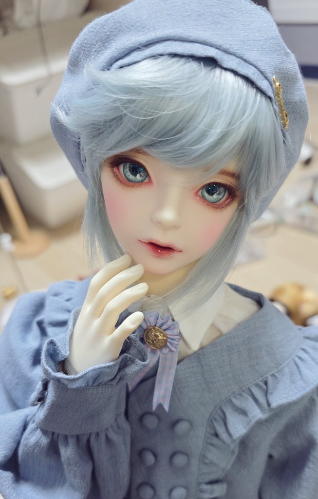 옷을 주로 만들어 입히는 거적대기 집구석에서 1년에 몇번 사줄까 말까한 돈주고 산 귀한 옷은 아네브가 먹었찌비☺️
귀여버