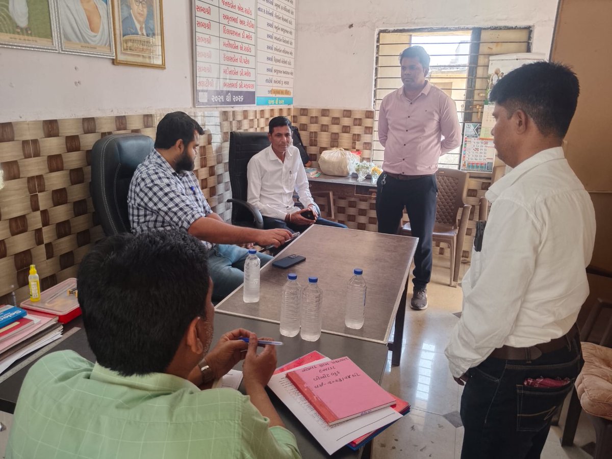 sdmpatdi's tweet photo. આજ રોજ સેડલા ગ્રામ પંચાયત કચેરીની મુલાકાત લઇ તલાટી-કમ-મંત્રીશ્રીની દફતર તપાસણી કરવામાં આવી. https://t.co/3i2h8RUG6o
