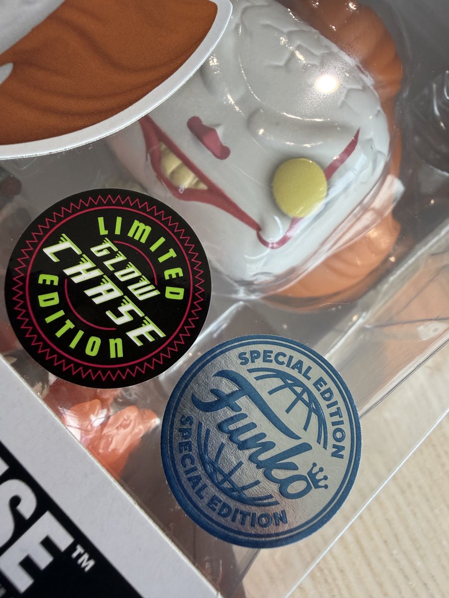andrei_sarusi's tweet photo. Check out Funko Pop Movies IT Pennywise - Limited Edition Glow Chase - No. 1437 https://t.co/uncTBEGfCF #eBay via @eBayAU https://t.co/O0ulRQX2HX