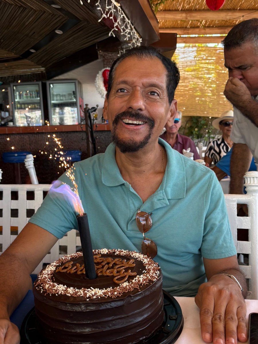 olivertrani's tweet photo. Happy birthday 2 me #feliz cumpleaños https://t.co/EOC2EOrZRo