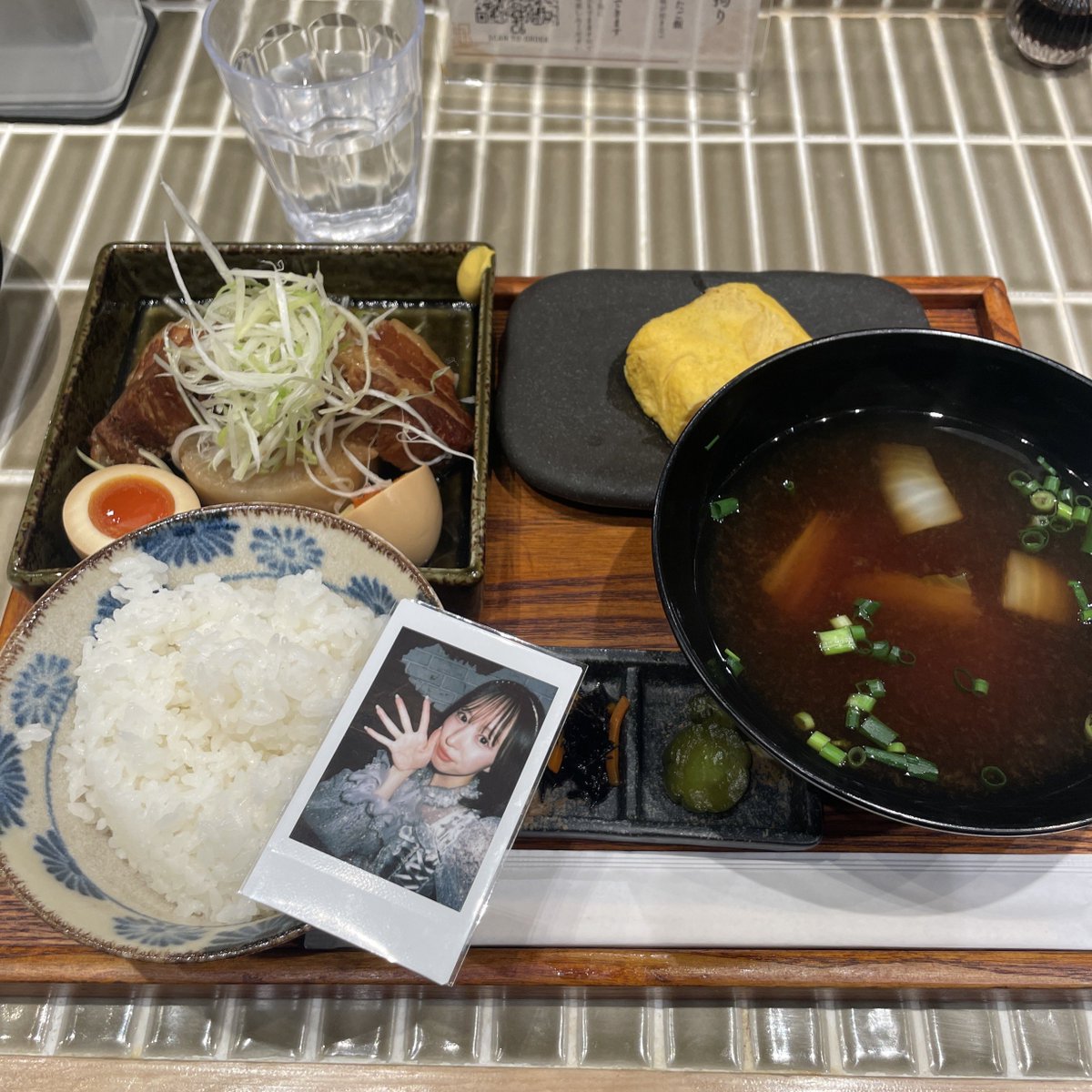 今日のディナーです🐷
ホロホロの角煮と出汁が効いた玉子がめっちゃ美味ぇ😋🥢