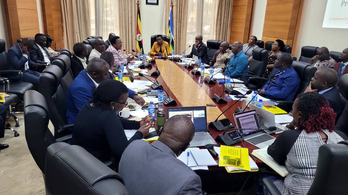 nothernstartv's tweet photo. This morning, Hon. Beatrice Akello Akori, State Minister for Economic Monitoring in the Office of the President, chaired a high-level validation meeting on the Performance Assessment of selected Youth Empowerment Programs.
A strong step toward accountability, impact evaluation. https://t.co/6lm5I7um1X