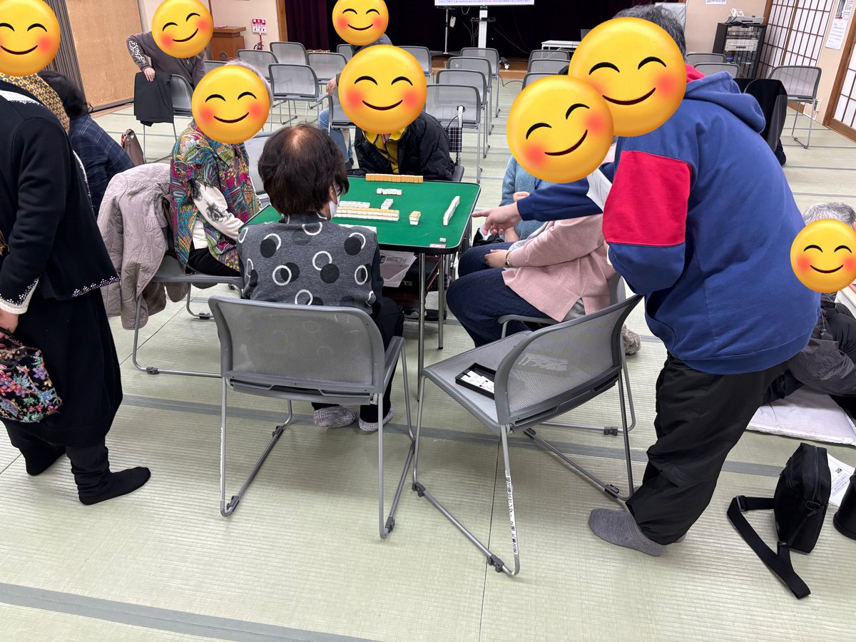 2月25日（水）に第二回麻雀教室が行われました！
講師は今回も元プロ麻雀士の康村先生に来ていただきました！

ほとんどの参加者が前回からの引き続きで、先生に教えてもらって楽しく麻雀をしていました✨

今後の麻雀サークルの活動は未定ですが、
決まり次第ご案内させていただきます♪