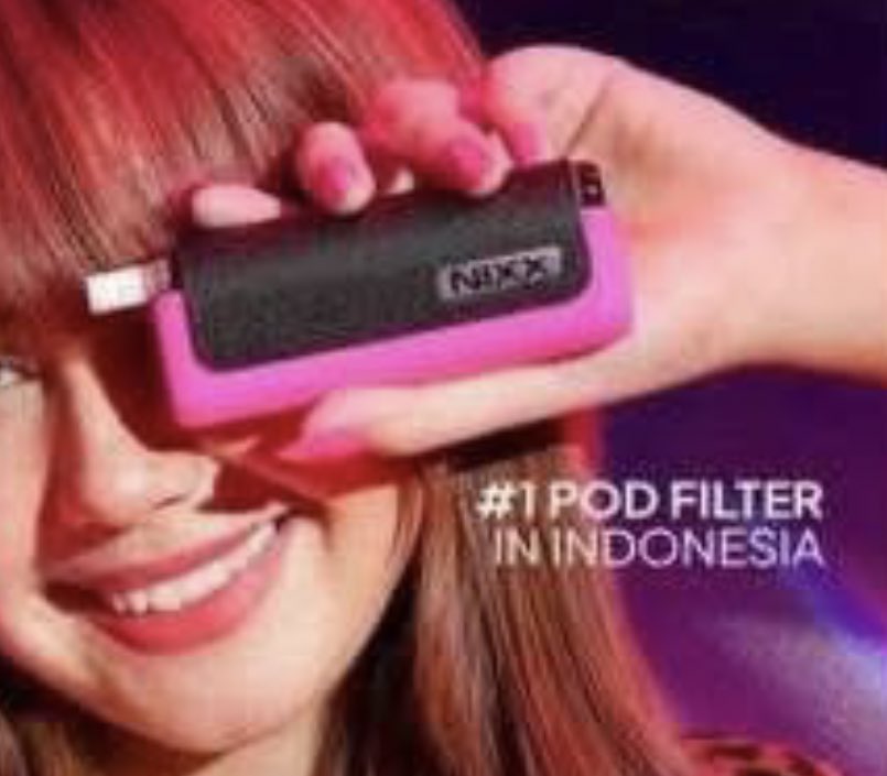 เห็นมั๊ยว่าอินฟูฯคนนี้นางรับงานอะไรโดยเอาอัตลักษณ์คนอื่นมาหากินนางตั้งใจเลียนแบบบุคลิกให้คล้าย ทำผมแต่งตัวให้คล้ายแล้วรับงานฉ่ำแต่คนไทยหาว่าแฟนคลับประสาทแดกคือจะลดทอนทุกอย่างที่นางโดนทั้งเหยียดเชื้อชาติทั้งเรื่องนี้แล้วแปะป้ายว่าแตะต้องไม่ได้อีกมั๊ยเป็นลิซ่ามันมีข้อยกเว้นทุกอย่าง