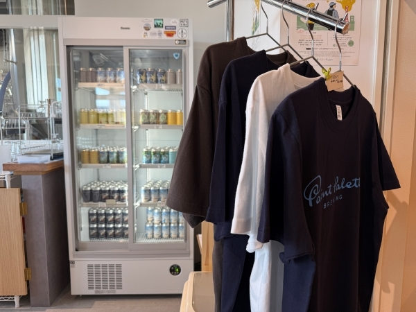 beermapsnews's tweet photo. 素足で向かうタップルーム🍺
神戸・HAT神戸の海沿い、温浴施設「awa awa KOBE」内に誕生した
PAINT PALETTE BREWINGを訪問。
記事はこちら👉https://t.co/Bj14Rpzure
#BEERMAPS #CRAFTBEER #神戸 https://t.co/ZC9XMDuwl3