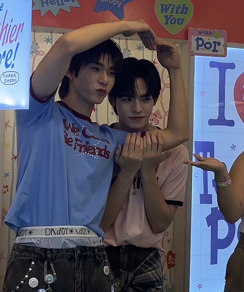 มีแมวเกาะกล้ามน่วยหยอ

DADDY WITH TEETEEPOR  
#DaddyxTeeTeePor