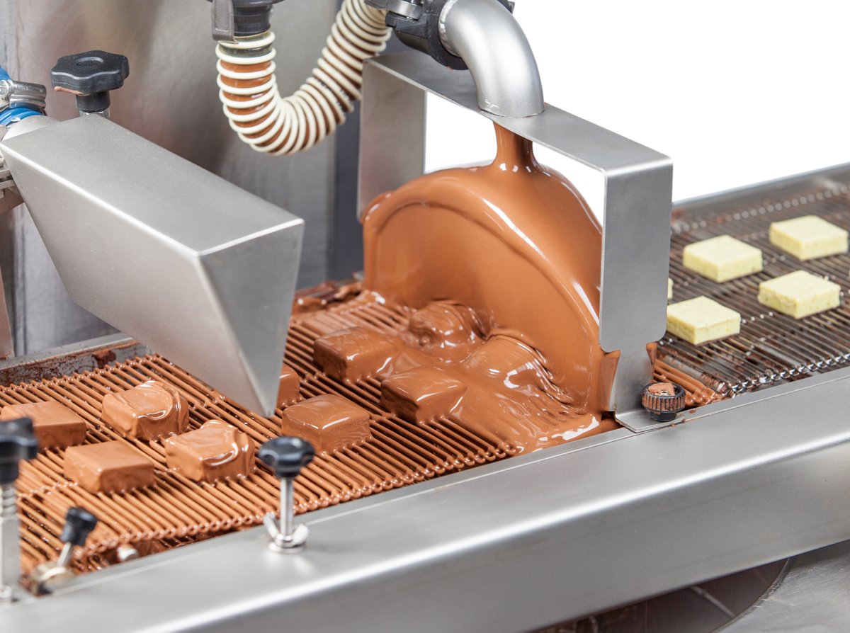 Voorkom verstoppingen bij jouw Chocolate World tempereermachine! Gebruik chocolade die voldoet aan de voorkeurspecificatie van jouw type machine. Bekijk de richtlijnen voor de CW12, CW24, CW40, CW60 &amp; CW80 en de combinatie met overtreklijnen op: beko-techniek.nl/blog/item/gebr…