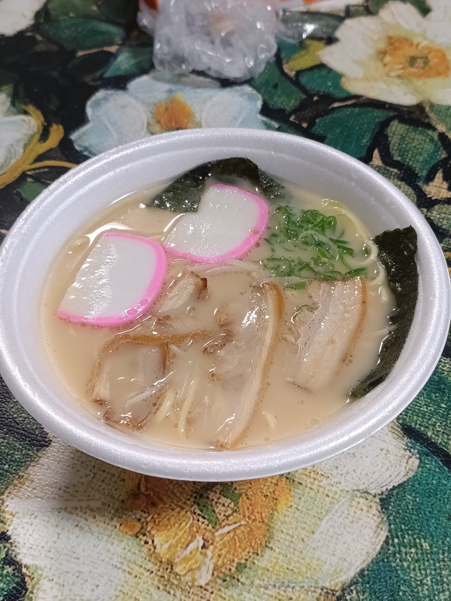 stardust0119's tweet photo. 今日の夕食は淡路軒の「とんこつラーメン」😋 https://t.co/lvDGIg75ex