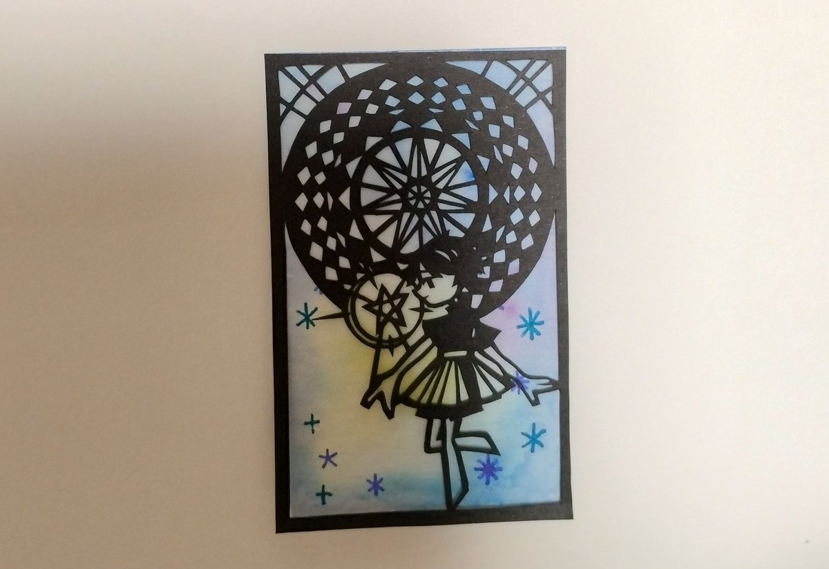 sanosheep's tweet photo. フォトフォルダーというのがあったので切り絵を挟んでみた
なかなか良さげ

#切り絵　#イラスト　#アート https://t.co/4pdtrRYD7n