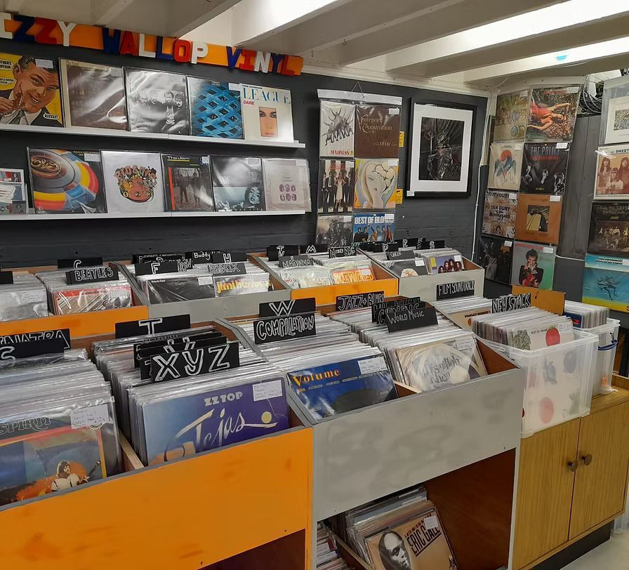 UK Record Shops tweet media