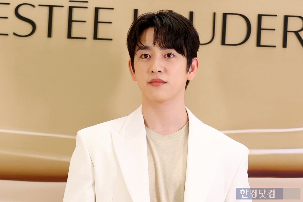 [📸] 260226 | “Park Jinyoung, ‘A handsome man who inspires admiration’” via 한국경제

Park Jinyoung attended the Estée Lauder new product launch event for the “Double Wear Play House” pop-up store, held at the Shinsegae Department Store in Gangnam 🧴🤍

<a href="/JINYOUNG/">박진영</a> #ParkJinyoung