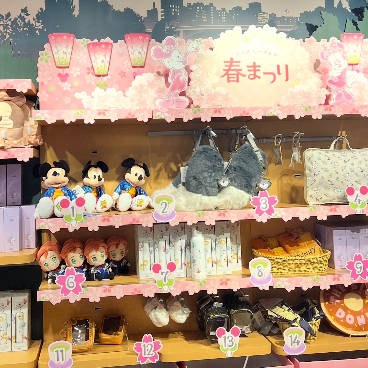 この前サンシャイン行った時の
春祭りくじの戦利品‼️🍡🌸

3回やったんだどなんと‼️
これ欲しーなーって言った3つ全部GETした‼️‼️‼️‼️

え、強運過ぎない⁉️
嬉しい通り越して恐怖💗💗

#ディズニーストア
#春祭りくじ