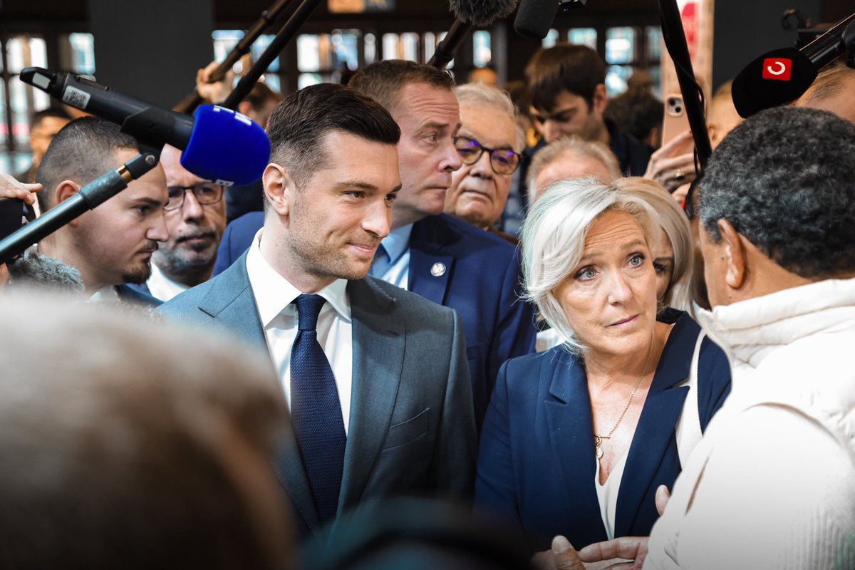 Nous sommes résolument opposés à l'entrée de l'Ukraine dans l'Union européenne, parce que cela signifierait la mort immédiate de l'agriculture française.

De nombreuses filières françaises, déjà en difficulté, ne s’en relèveraient pas.