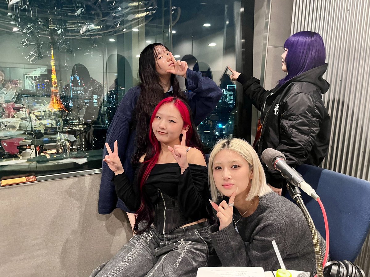 yuma061677's tweet photo. 誰かKOHARUを止めろー😂
モテがりを完全に習得しすぎてるんよ！
NAOKOはLAの時もそうやけどとにかく外の景色大好きすぎるだろ‼️
とにかく全員揃ってビジュバク起こしてる🔥
#HANA https://t.co/WC3GMx8TBN