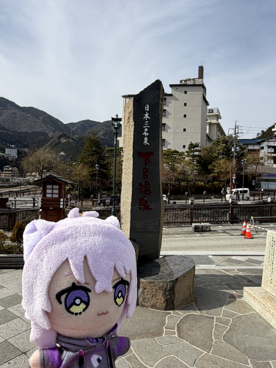 maxam46's tweet photo. 下呂温泉旅行で初めてぬい撮りやってみました
おかゆん下呂温泉楽しめたかな？
＃猫又おかゆ
＃おにぎりゃー https://t.co/lBTS5IdIkr