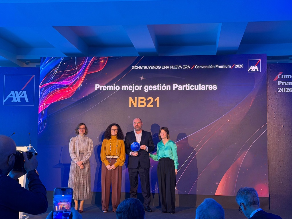 NB21correduria's tweet photo. 🟠 En la Convención Premium de @AXASegurosEs en Madrid.

Un orgullo recibir el premio a Mejor Gestión Particulares.

En la foto, el comité de dirección con su CEO, Olga Sánchez.

Seguimos trabajando para estar a la altura.💪 https://t.co/jQdOZfaYFI