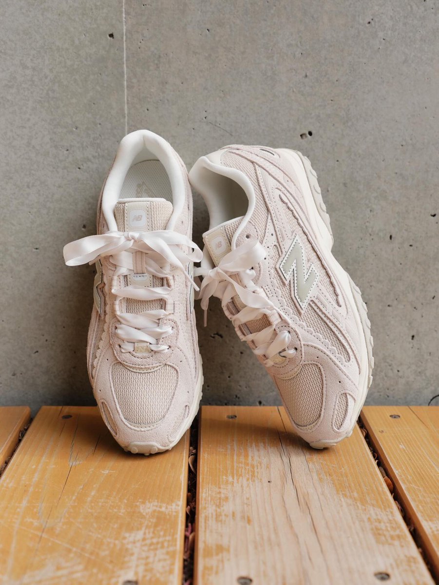 ⁡
いま1番ほしいスニーカー🩰🤍
絶妙な色味が好きすぎる…
⁡