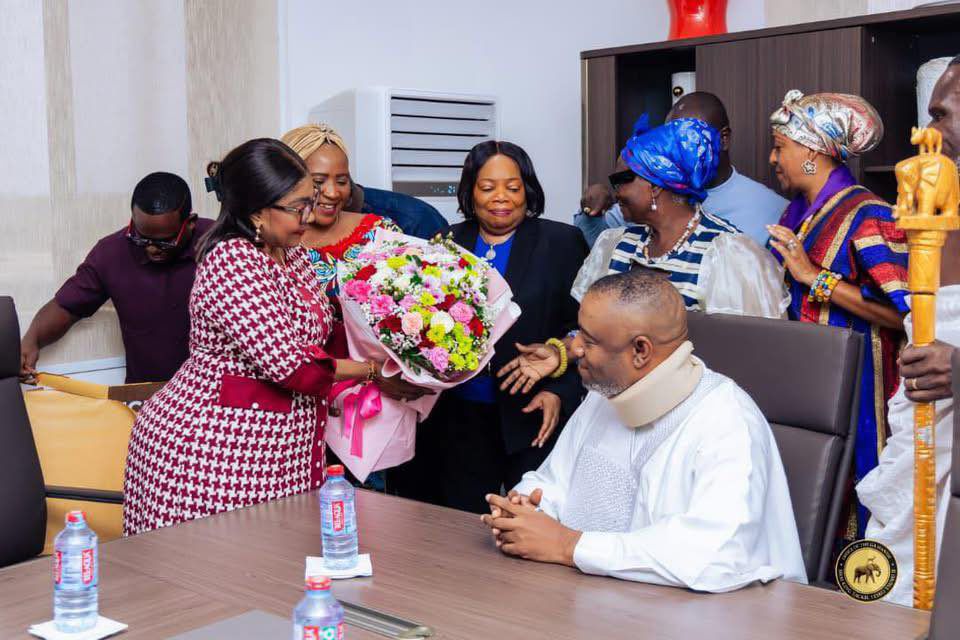 Connect971fm's tweet photo. Ga Mantse Nii Teiko Tsuru II paid a sincere courtesy visit to First Lady Lordina Mahama, thanking her warmly for her kindness, support, and concern after his recent accident.
#ConnectFM https://t.co/OydawEMFok