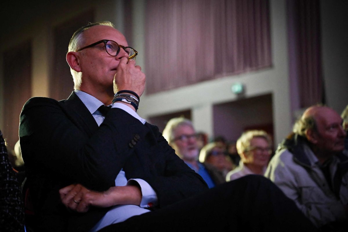 le_Parisien's tweet photo. Municipales 2026 au Havre : un sondage donne Édouard Philippe perdant et le candidat communiste élu maire
➡️ https://t.co/2xSTkqHA6X https://t.co/lFnInuDuvk