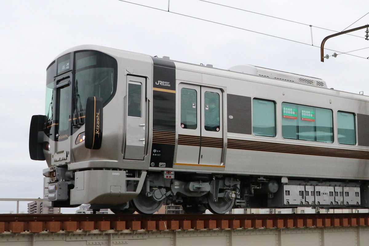 令和8年2月26日 試8221M 227系ｾｷV01編成 kizashi kizashiの横顔も記録