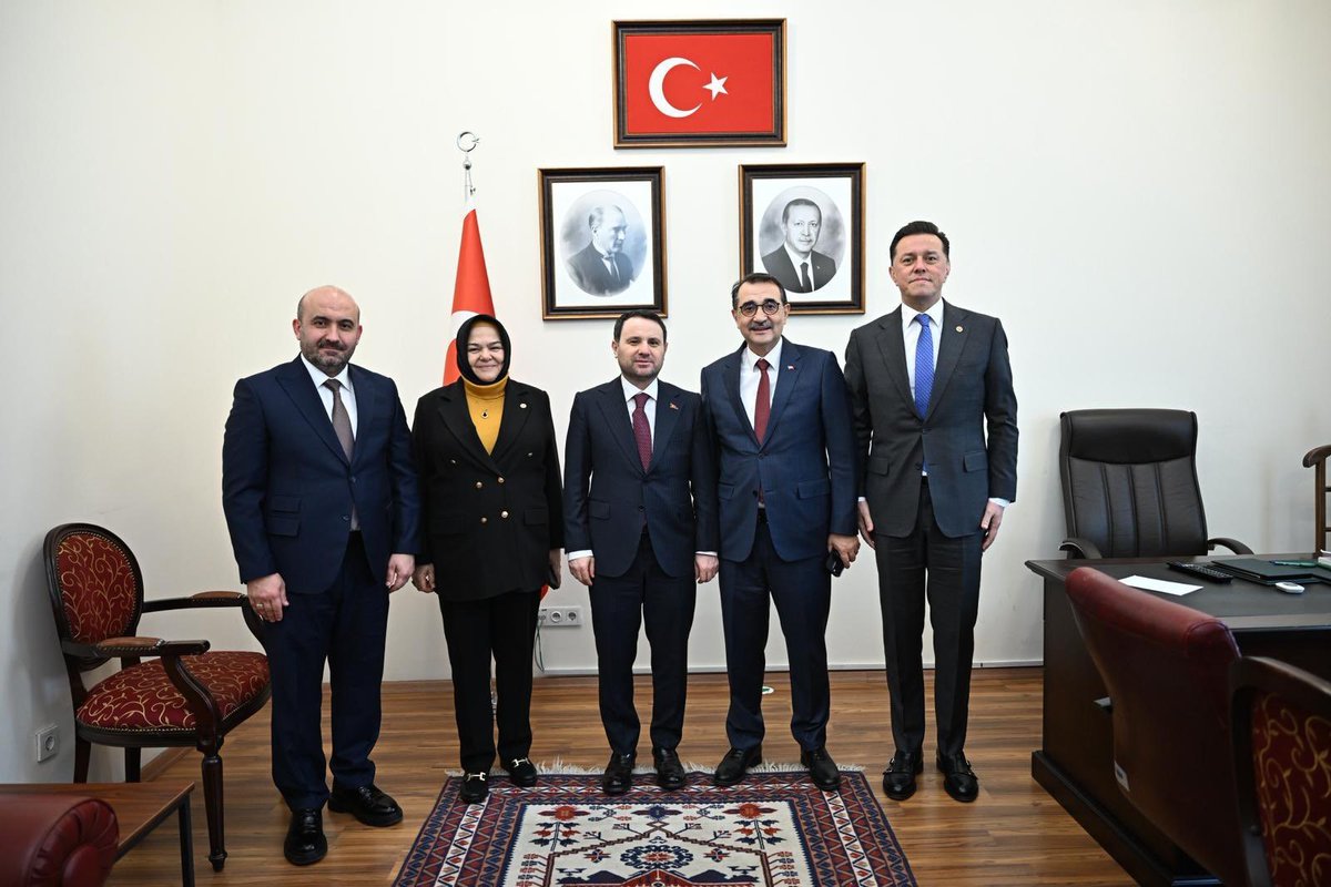 EskHaberler's tweet image. AK Parti Eskişehir Teşkilatı’ndan Adalet Bakanı Akın Gürlek’e Ziyaret eskisehirdenhaberler.com/haber/ak-parti… #AK Parti #Eskişehir #Adalet Bakanı #Akın Gürlek #Ziyaret #TBMM #Siyaset #Nebi Hatipoğlu