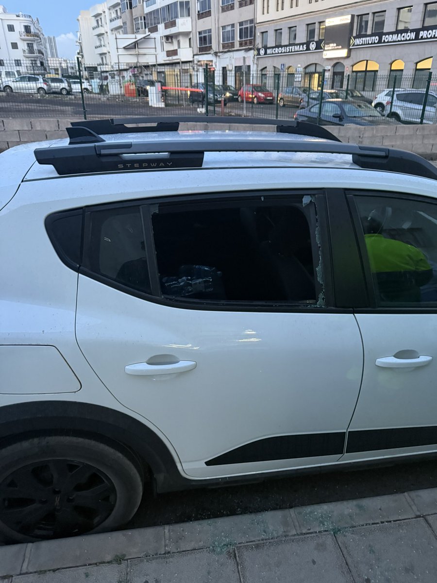 Esta mañana me desperté con las ventanillas del coche reventadas en Lanzarote

España cada vez se parece menos al país en el que crecí

Llevo 2 años viajando por el mundo, incluso a algunos países que muchos considerarían “peligrosos” y otros donde literalmente hay gente muriendo