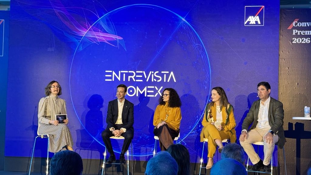 NB21correduria's tweet photo. 🟠 En la Convención Premium de @AXASegurosEs en Madrid.

Un orgullo recibir el premio a Mejor Gestión Particulares.

En la foto, el comité de dirección con su CEO, Olga Sánchez.

Seguimos trabajando para estar a la altura.💪 https://t.co/jQdOZfaYFI