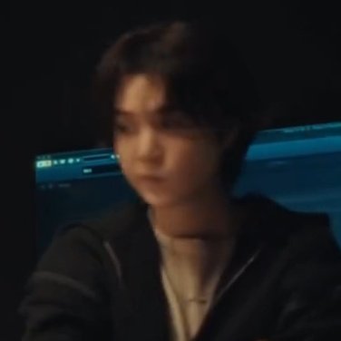 3 yrs old                            3 sec old
       Tang                                    yoongi