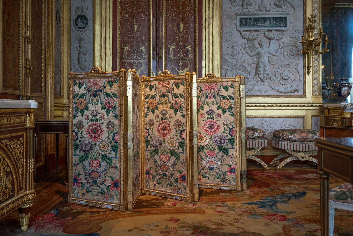 CFontainebleau's tweet image. 🔴 𝗣𝗮𝘂𝘀𝗲 𝗱𝗮𝗻𝘀 𝗹𝗲 𝘀𝗮𝗹𝗼𝗻 𝗱𝗲𝘀 𝗝𝗲𝘂𝘅 ! ♟️
Le salon des Jeux du Château de Fontainebleau a retrouvé son mobilier d'origine ; Marie-Antoinette n'a plus qu'à s'installer et... que le jeu reprenne ! 🎲 #JeudiPhoto

🌐 bit.ly/MarieAntoinett…
©️ JB Perraudin