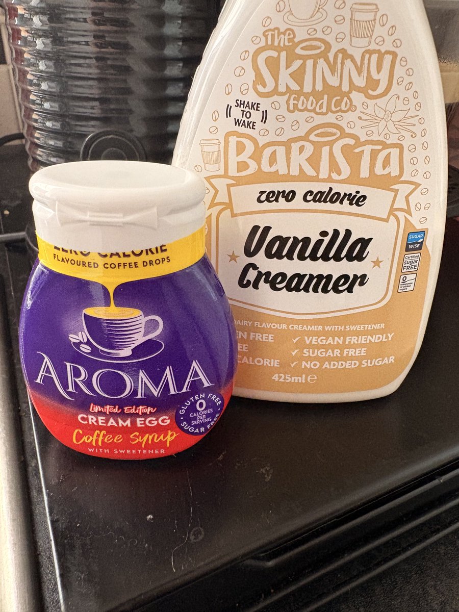 h0IIi5's tweet photo. cream egg latte (33 cal) and collar bone check because i clocked myself in the mirror https://t.co/geVSAj1wqD