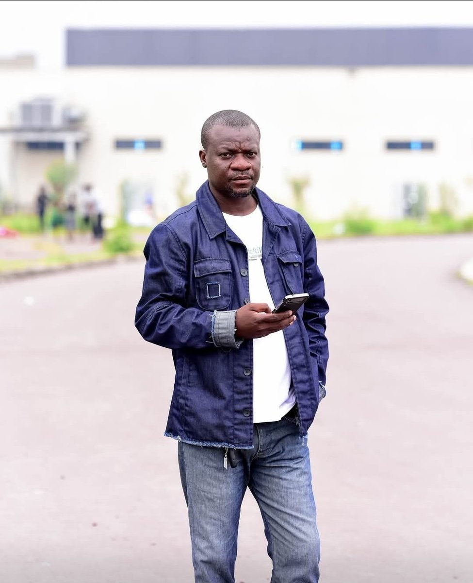 Mwindacongo1's tweet photo. #Pagerose: 
Joyeux anniversaire Fiston Mbuini !
Ton talent, ton professionnalisme et ton engagement font la fierté de Média Mwindacongo. Que cette nouvelle année t’apporte succès, inspiration et épanouissement dans tous tes projets.
Avec toute ma considération.
@ArnoldNDUNDA
D.G https://t.co/SPbbBF7nAP