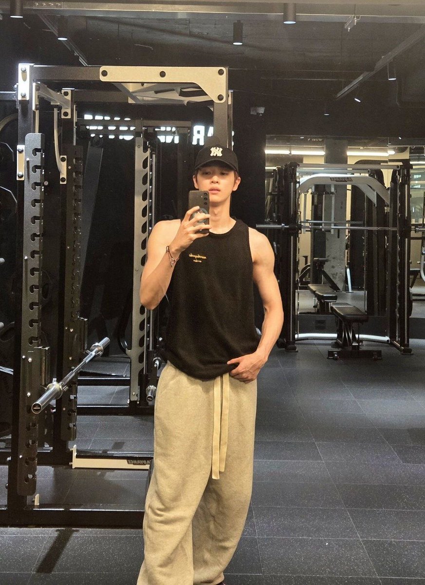 애찬 tweet media