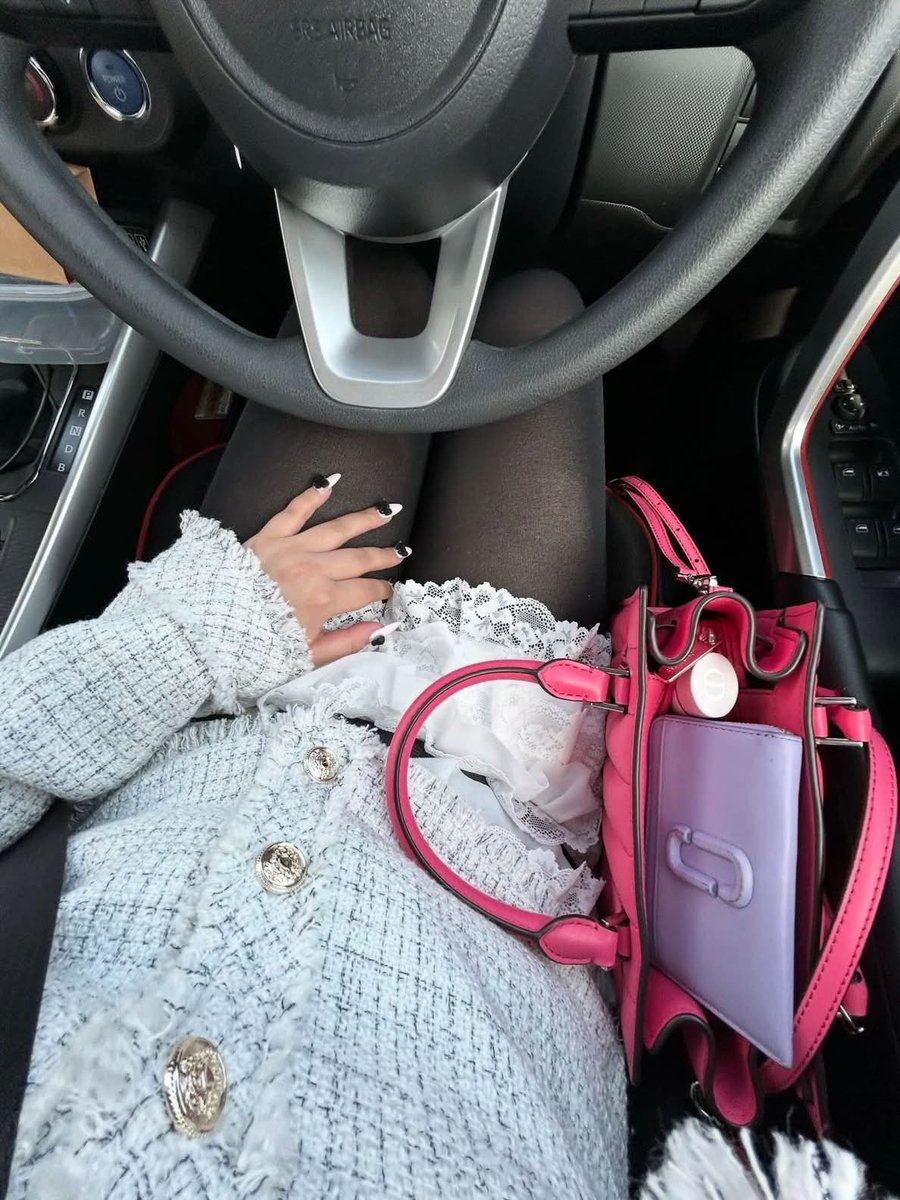 さやか tweet media