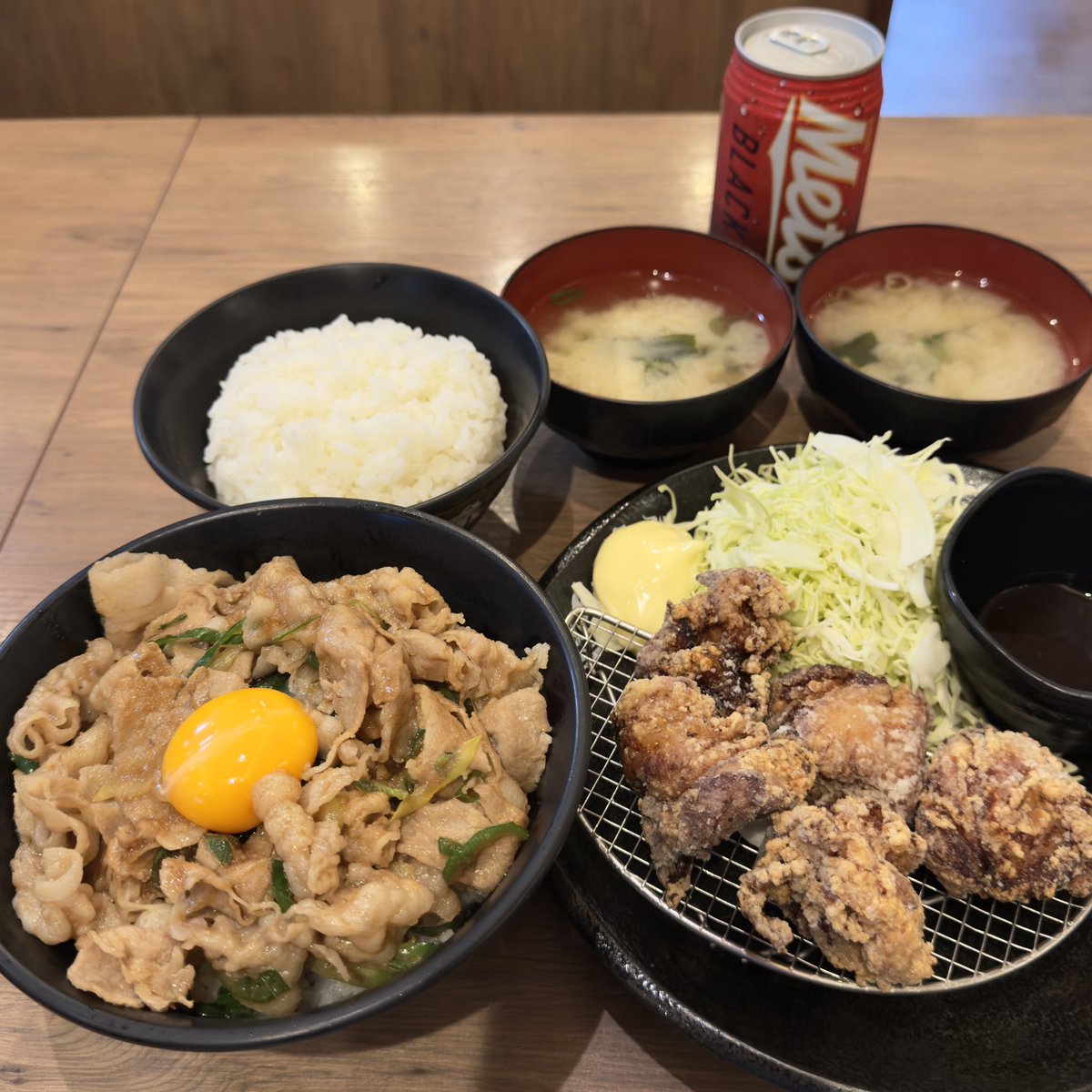 FIRE60028219's tweet photo. 38歳独身男性の夕食は

人生初の『伝説のすた丼屋』です🥲🍚✨
（税込1,890円） https://t.co/7gHqnBPBDy