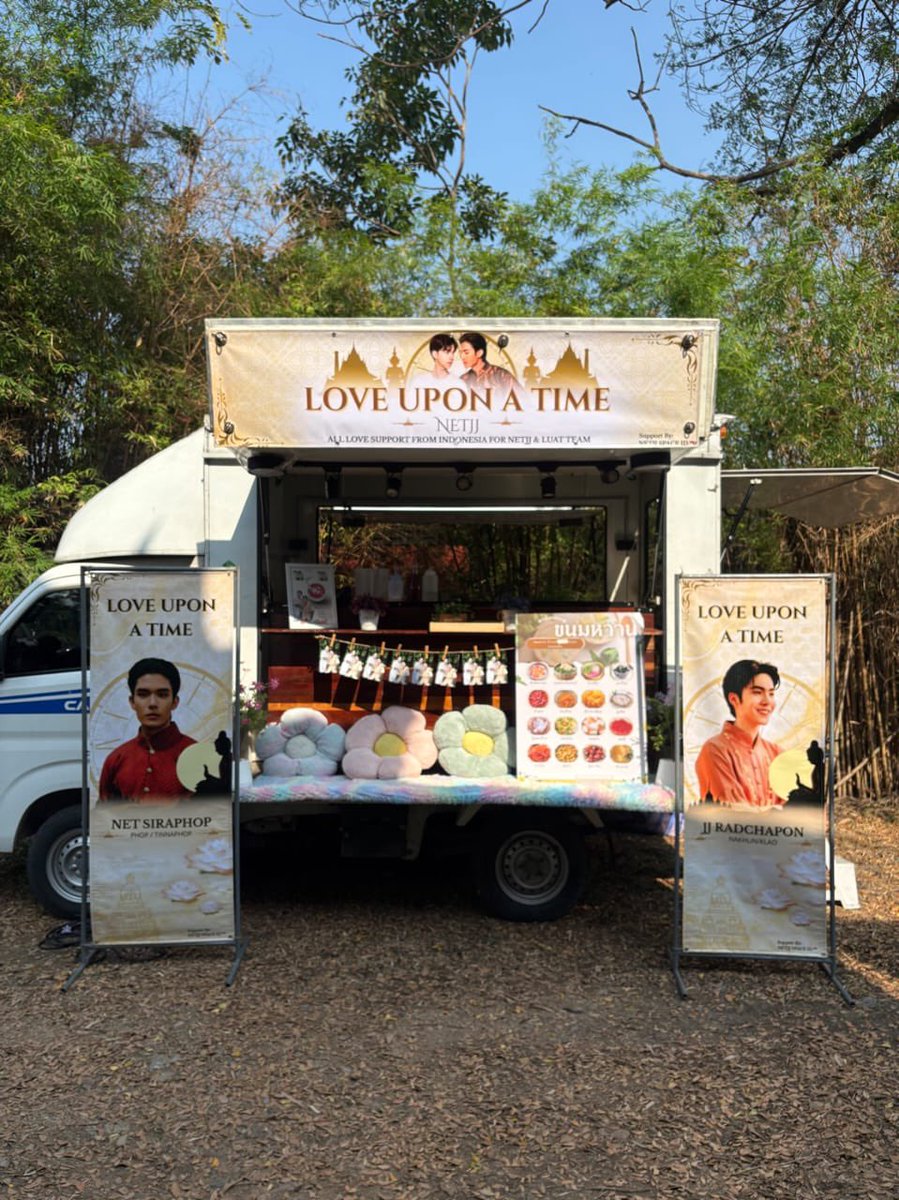 NETJJofficialTH's tweet photo. 🍱 Food Support เติมพลังให้กับเน็ตเจเจ ในวันปิดกล้องภพเธอ✨💗

#ส่งสเบียงให้เน็ตเจเจ
#FoodSupportForNETJJ

@netsiraphop @jj_rcp 

🗓️ : 26 FEB 2026
⏰ : 17.00 PM

[ Food Truck ] 🚛
ขอขอบคุณ : @netjjspaceID 
สำหรับอาหารในมื้อนี้ด้วยนะคะ 🙇🏻‍♀️

#ภพเธอปิดกล้องแล้วหนา

˖ ࣪⭑ #netsiraphop #HAPPINET ˖ ࣪⭑
˖ ࣪⭑ #jj_rcp #NETJJ #เน็ตเจเจ ˖ ࣪⭑