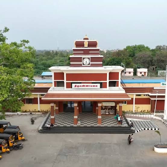 Tvmalaijunction's tweet image. 🚆 Great news for Tiruvannamalai!

The regularization of #Hyderabad – #Kanyakumari Express (17069/17070) and #Kacheguda - #Tuticorin Express (17615/17616) is a major boost.

✅ Both trains pass through #Tiruvannamalai – an added advantage for devotees and passengers.