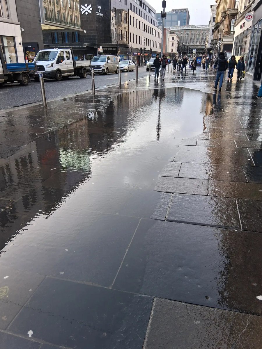 joe_yer99's tweet photo. Water features built into the pavements in Glasgow. totally awesome. https://t.co/jvnG2GNai1