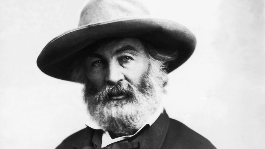 ankorinclan's tweet photo. Dijo una vez Walt Whitman (en el poema "No te detengas", también conocido como "Carpe Diem"): “No dejes que termine el día sin haber crecido un poco, sin haber sido feliz, sin haber aumentado tus sueños. No te dejes vencer por el desaliento... No permitas que la vida te pase a ti sin que la vivas.”

Un llamado eterno a vivir con intensidad: crecer cada día, abrazar la alegría, alimentar los sueños y resistir el desaliento. Porque la vida no es algo que nos ocurre; es algo que elegimos vivir plenamente, sin esperar a mañana. 🌿❤️
