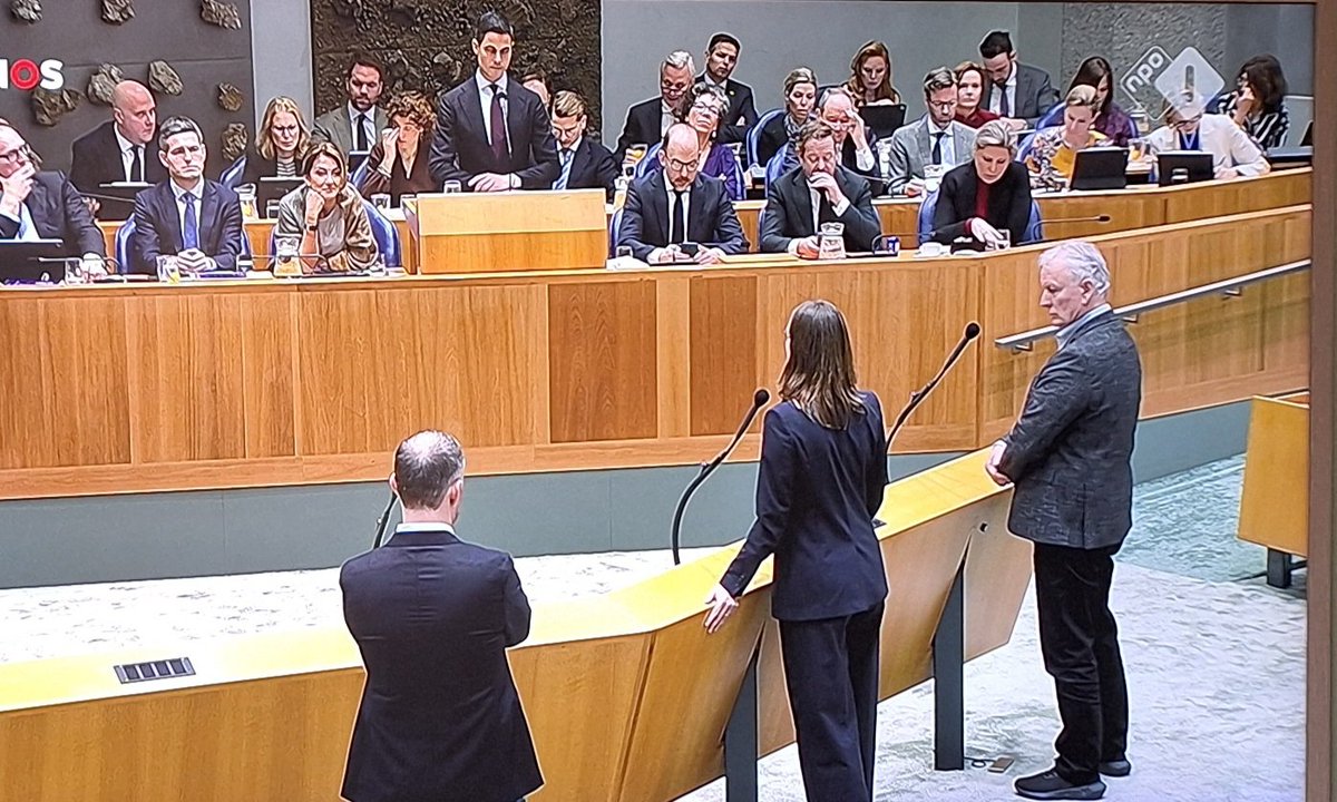 JanOoms9's tweet image. "Wees ruiterlijk.
Span geen paard achter de wagen.
Gooi geen handgranaat in de polder" 

Beeldspraak Mirjam Bikker 😐

#DEBAT #regeringsverklaring