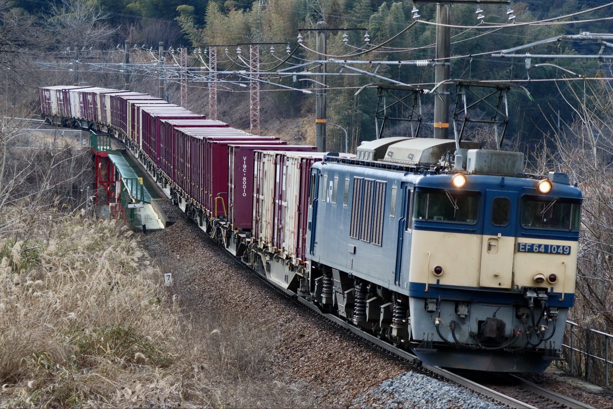 81レ EF64 1049 + タキ14B この所ずっとここでは晴れの中での撮影で