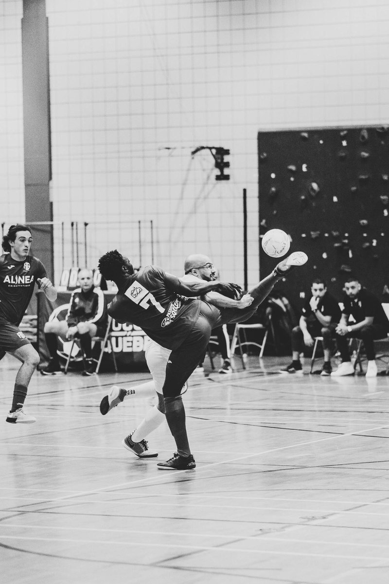 Tijdens de Ramadan Cup speel je zaterdagavond mee in een 5 tegen 5 zaalvoetbaltoernooi voor 18 jaar en ouder. De avond draait om sport, ontmoeting en gezelligheid. Je speelt korte wedstrijden en moedigt elkaar aan.
Er is gratis eten.
Inschrijven: Younes (06-52 63 35 37).