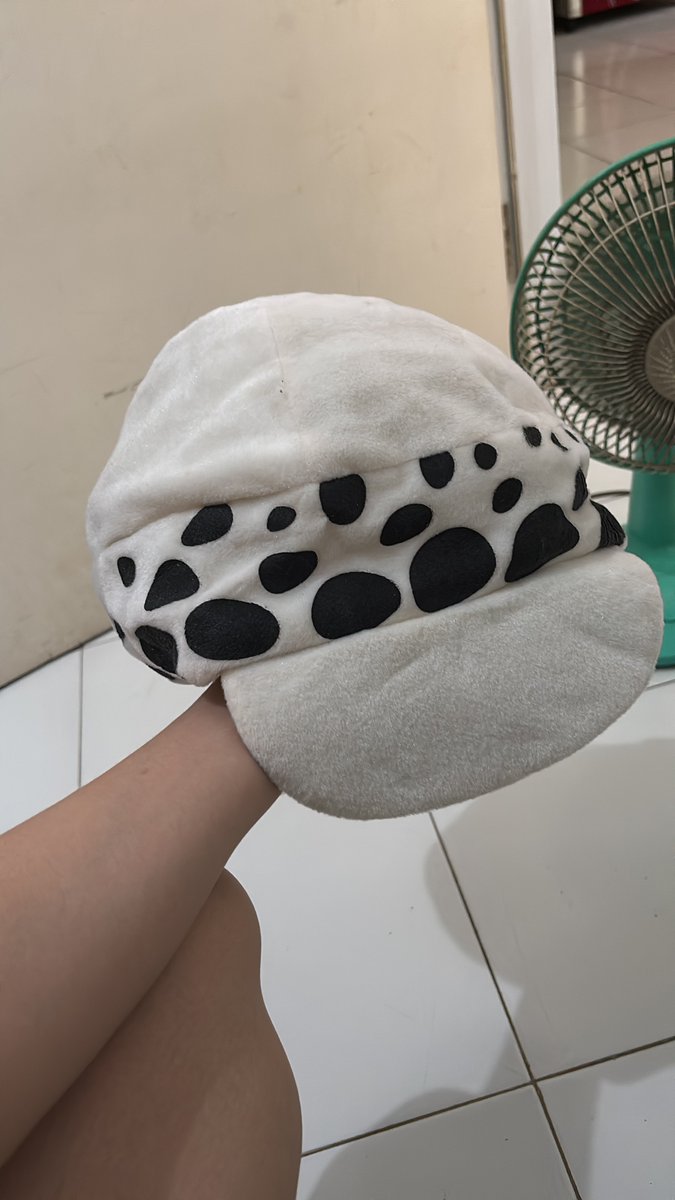 topi trafalgar law aku yang telah lama hilang. beli sekitar tahun 2016 😹