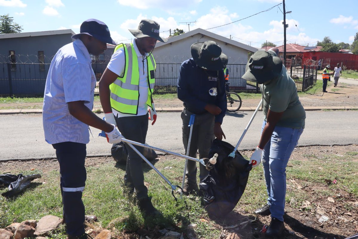 [CLEAN-UP CAMPAIGN] 

Community and Social Services Portfolio Chairperson and Exco Member, Cllr TP Dlamini, together with ward 4 Cllr L Hlomuka and KZN EDTEA conduced Clean-Up Campaign held at Ezakheni D Section Community Hall.