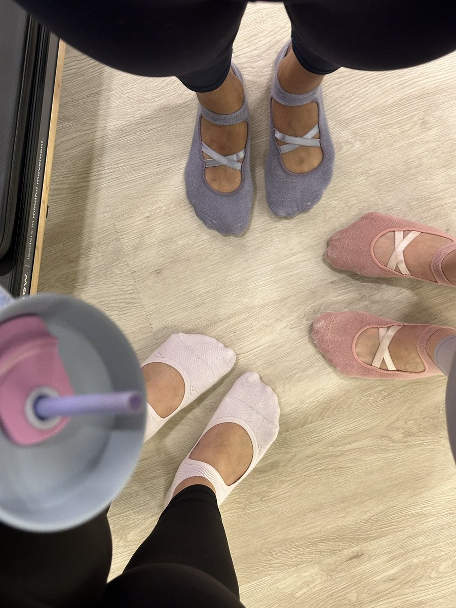 life lately 🧘🏻‍♀️⭐️💌🍈🚪🛋️🎀