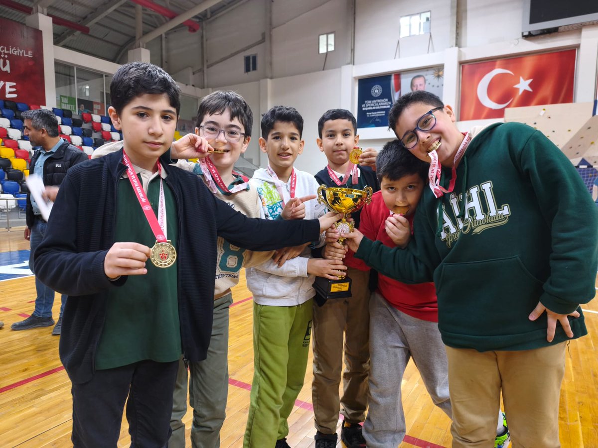 🏆🏆 ÇİFTE KUPA♟️

Okul Sporları kapsamında Yıldızlar ve Küçükler Satranç kategorilerinde İl Şampiyonu oldu. Bizlere bu gururu yaşatan  satranç takımımızı canı gönülden tebrik ediyoruz. Bu anlamlı başarıda büyük emeği bulunan kıymetli hocamız Abuzer Uşar’a da teşekkür ediyoruz.