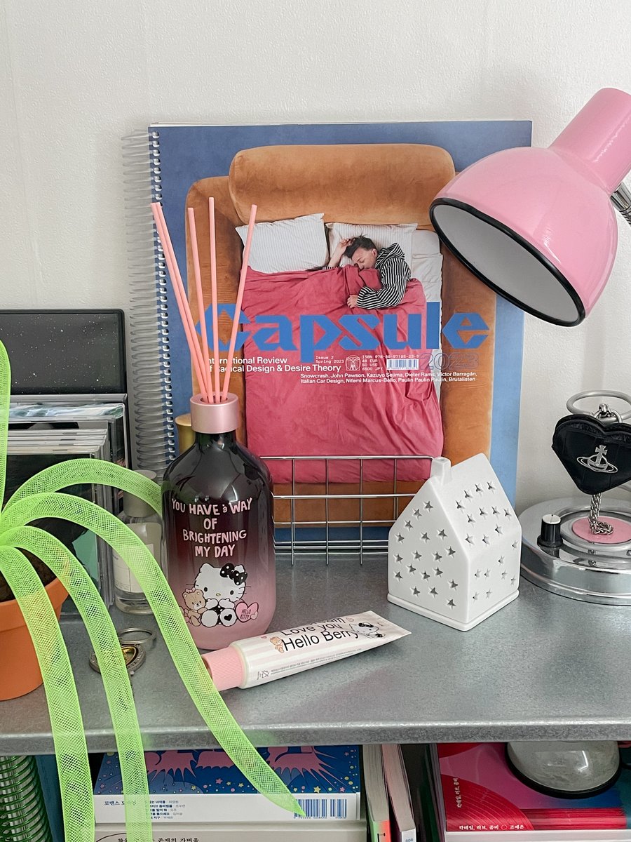 #광고 #rt이벤트
추첨 후 2분께 핸드크림 2종을 보내드릴게요!🧴

헤트라스 X 헬로키티 블랙 리미티드 에디션
역대급 봄맞이 귀여움.. 이건 사야돼

디퓨저 3개, 핸드워시 1개, 핸드크림 1개
헬로키티 카드지갑까지 주는데 4만원대라니🖤

☑️ bit.ly/3N5QUTX