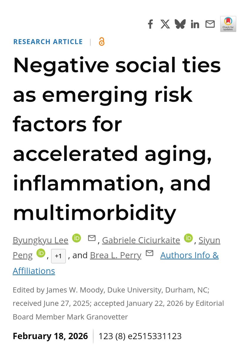 วิจัยพบว่า การมีคนแย่ๆในชีวิต (คนที่ชอบสร้างปัญหา หรือ ทำให้ชีวิตเรายากขึ้น) เป็นคนใกล้ตัว 1 คน ส่งผลให้แก่เร็วขึ้น 1.5% หรืออายุชีวภาพเพิ่มขึ้น 9 เดือน 

ไม่ใช่แค่กินดี ออกกำลังดี
แต่การมี “คนรอบตัวดี” ก็สำคัญต่อสุขภาพ