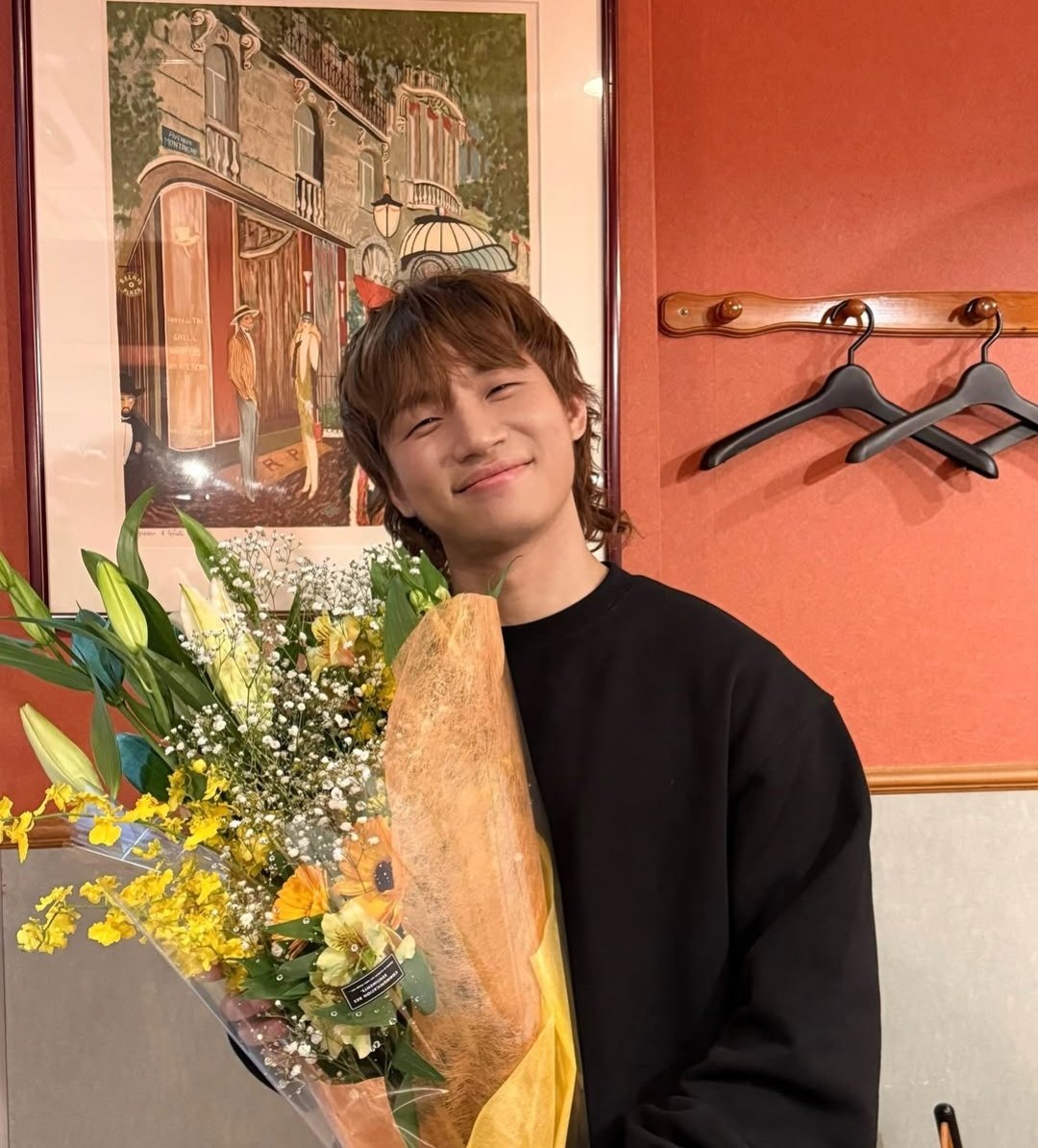 아내에게 꽃을 사주니 참 좋아하네요~^^