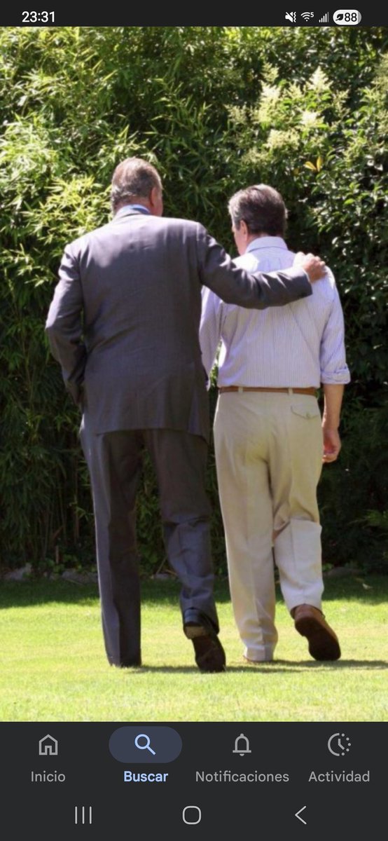 Meritele's tweet photo. No debería pasar ni un día más: El #Rey don #JuanCarlos debe regresar YA a #España Cuanto más leo,más convencida estoy ¿Cómo es posible tener a terroristas, como #Txeroki, Jon Bienzobas... a #ETA en la calle y q el artífice de la democracia esté exiliado?¡Hemos perdido el norte! https://t.co/DuusBisiHl